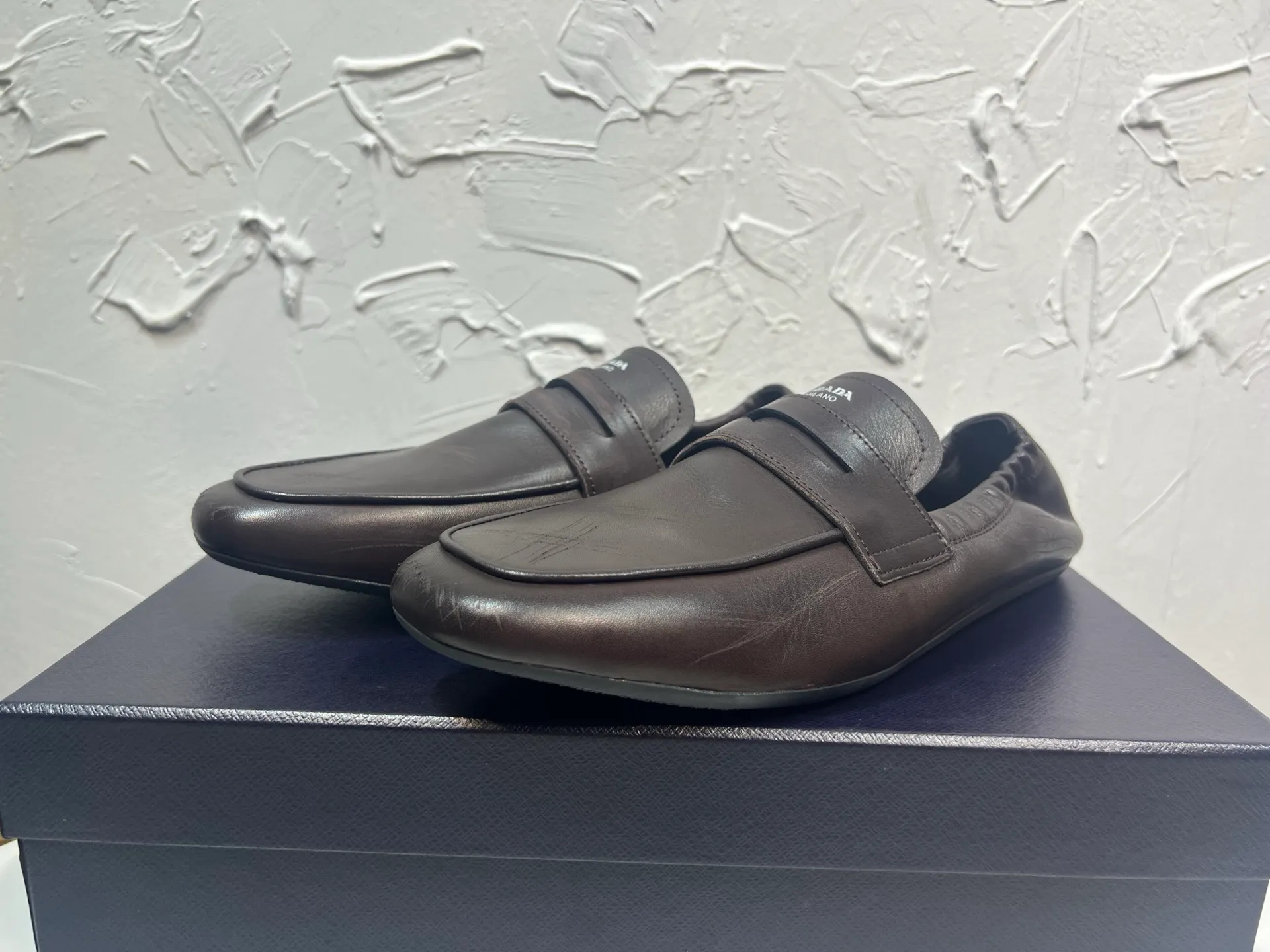P780 prada derby2025 spring and autumn latest Prada one-legged retro men's loafers, Shuffle hollowed-out men's shoes, upper cowhide, lining and foot cowhide, rubber sole, black and brown 2-color original packaging Code number: 39-46
